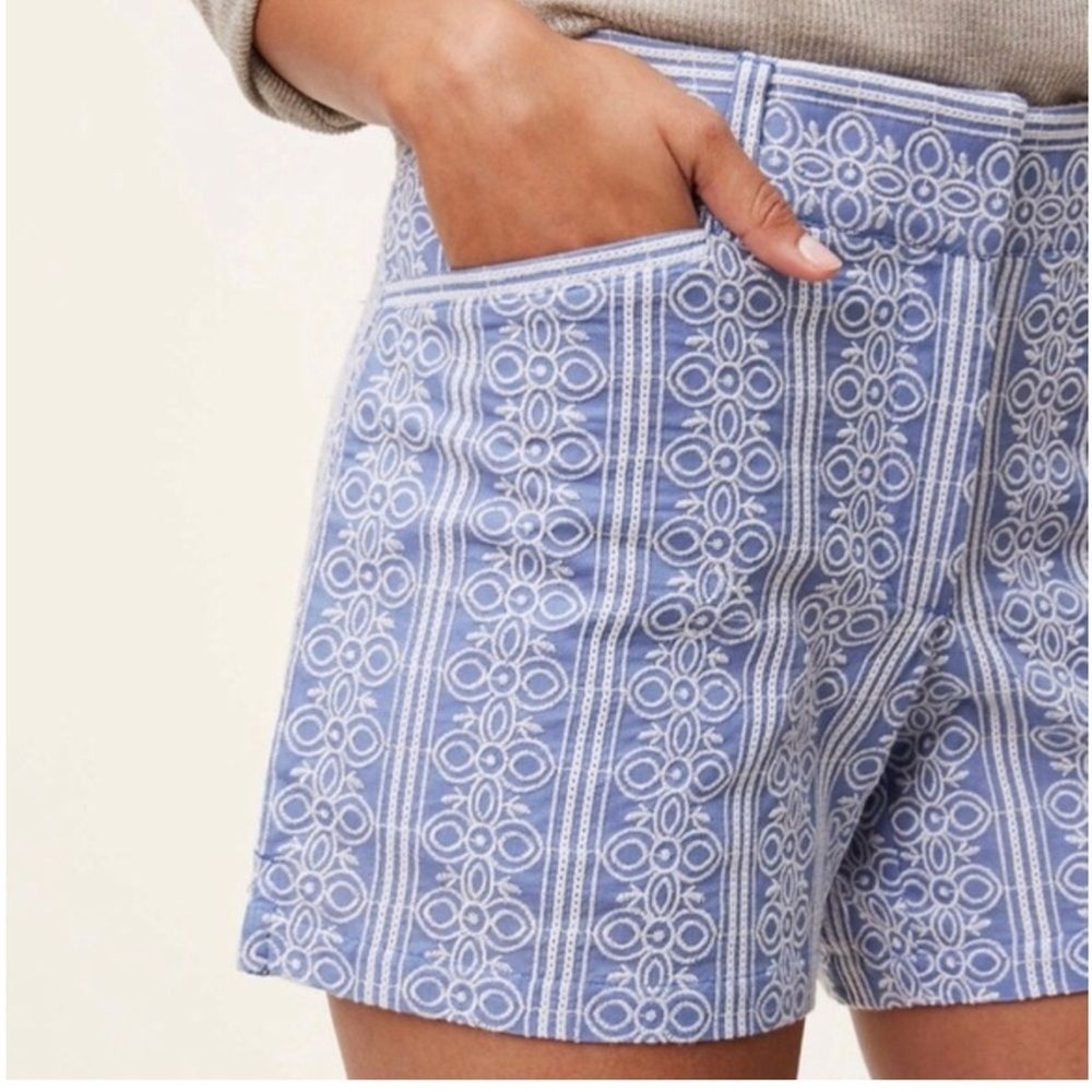 Ann Taylor LOFT Riviera Shorts Blue White Embroidered Eyelet Geometric Size 00
